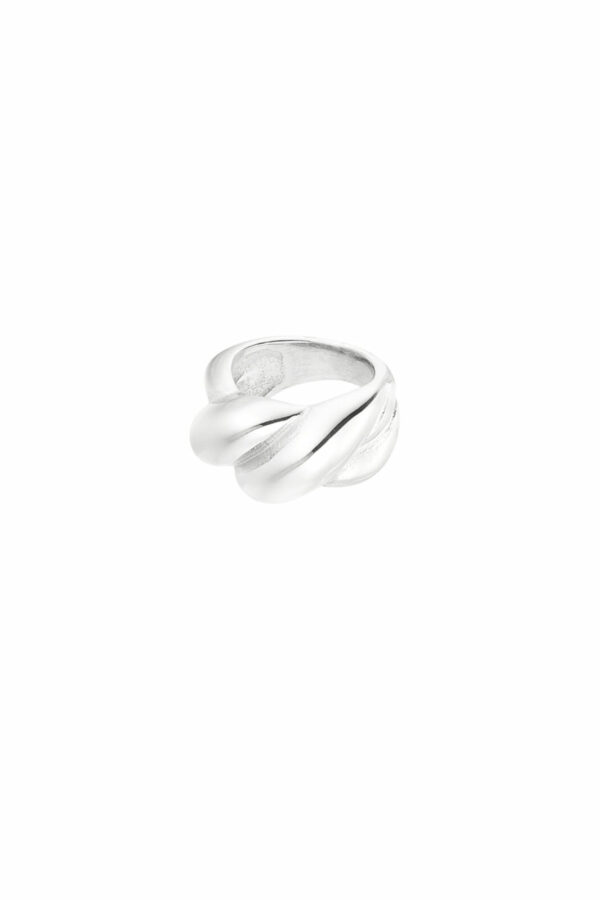 Dazzling ring